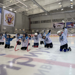 Хоккей детям от Светланы Колмыковой