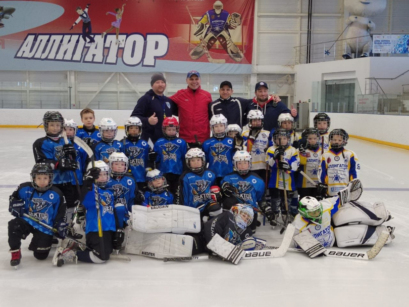 Хоккей в городе Кореновск с командой «Аллигатор»